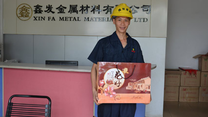 中秋將至，冷軋不銹鋼帶廠家鑫發(fā)金屬對優(yōu)秀員工進行拜節(jié)慰問